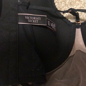 Victoria’s Secret Bra (Never worn)